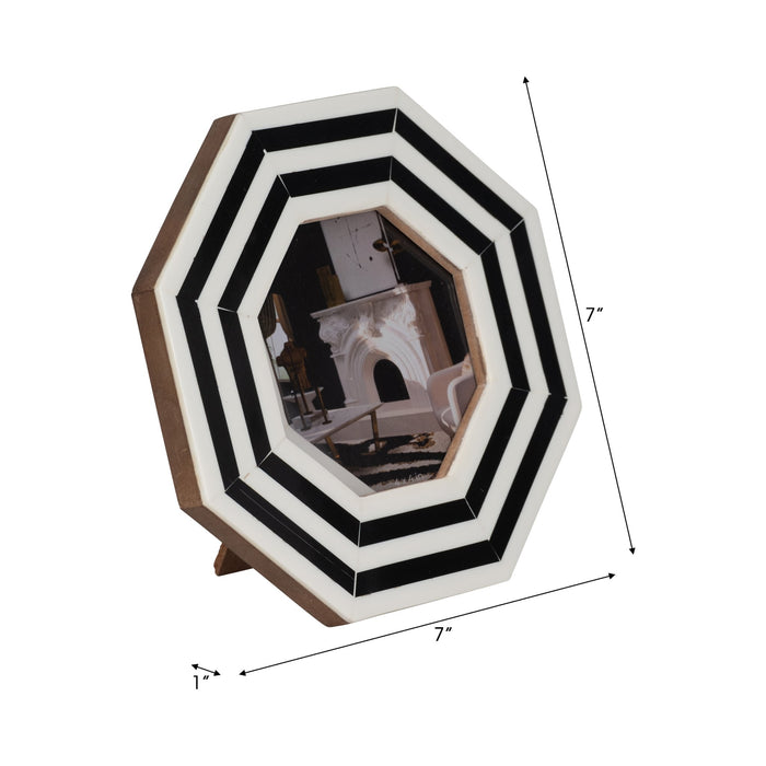 4x4-lines-octagon-photo-frame-black-white-6