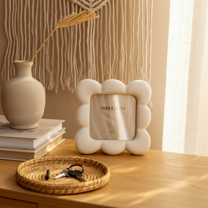 4x4-puffy-squiggle-photo-frame-ivory-8