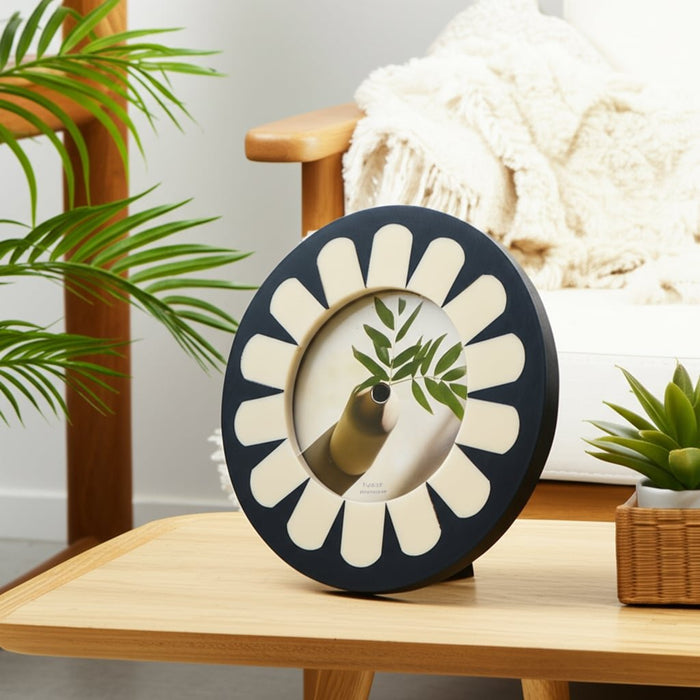 4x4-round-petal-resin-photo-frame-black-ivory-11