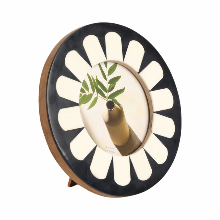 4x4-round-petal-resin-photo-frame-black-ivory-2