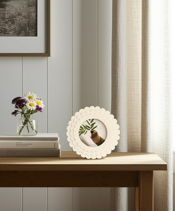 4x4-round-scalloped-resin-photo-frame-ivory-10