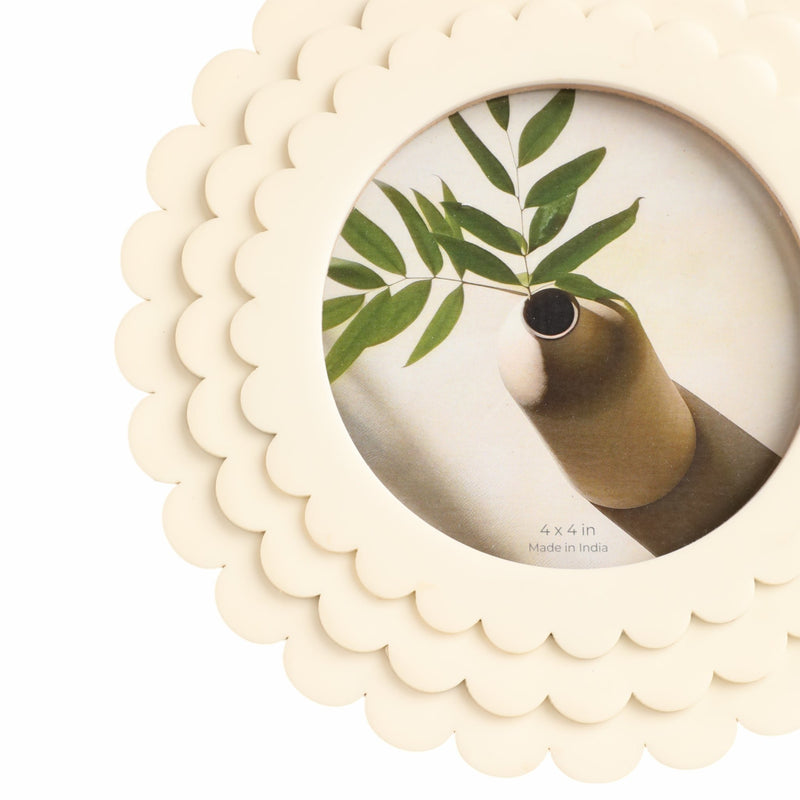 4x4-round-scalloped-resin-photo-frame-ivory-5