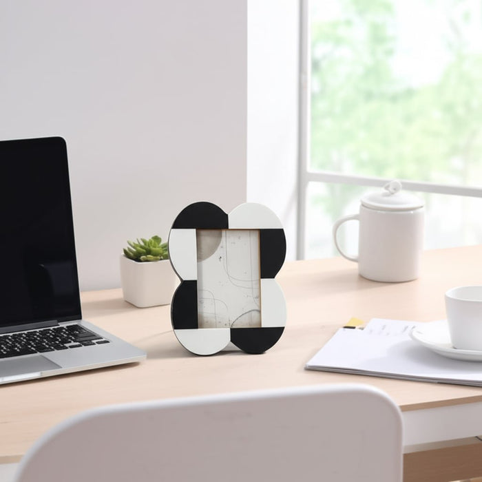 4x6-large-scallop-photo-frame-black-white-10