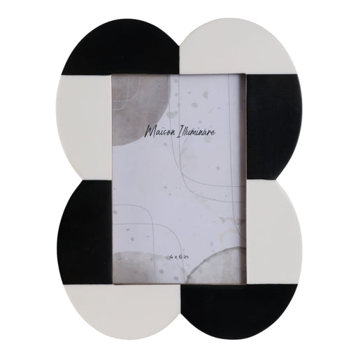 4x6-large-scallop-photo-frame-black-white-1