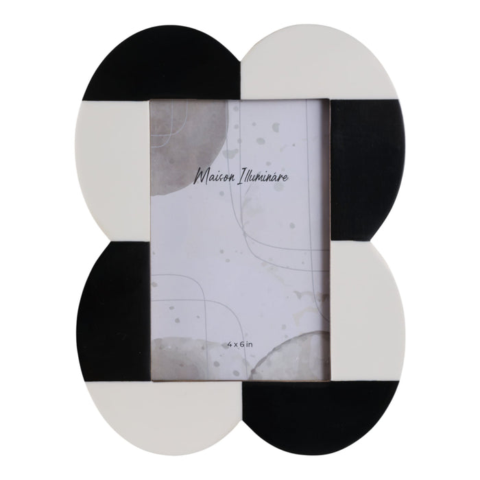 4x6-large-scallop-photo-frame-black-white-1