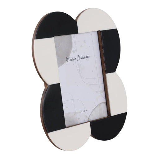 4x6-large-scallop-photo-frame-black-white-2