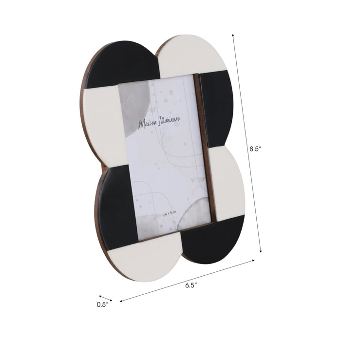 4x6-large-scallop-photo-frame-black-white-7
