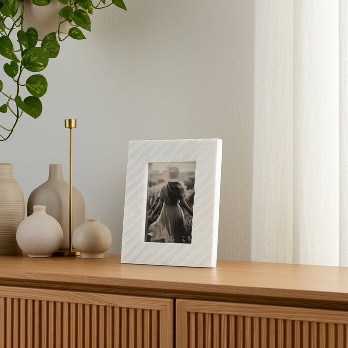 4x6-marble-ridged-photo-frame-white-9