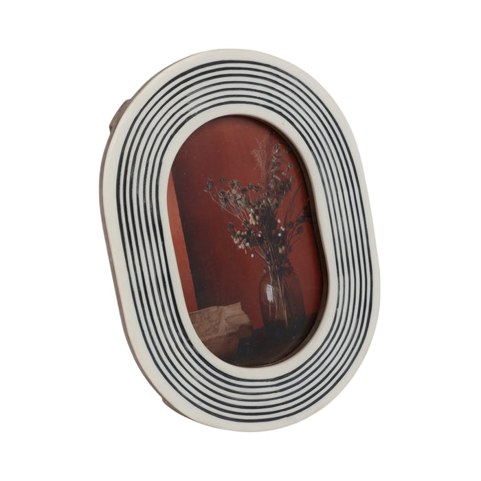 4x6-oval-etched-lines-photo-frame-white-black-2