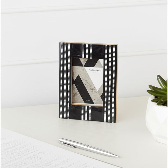 4x6-ridged-stripes-photo-frame-black-ivory-4
