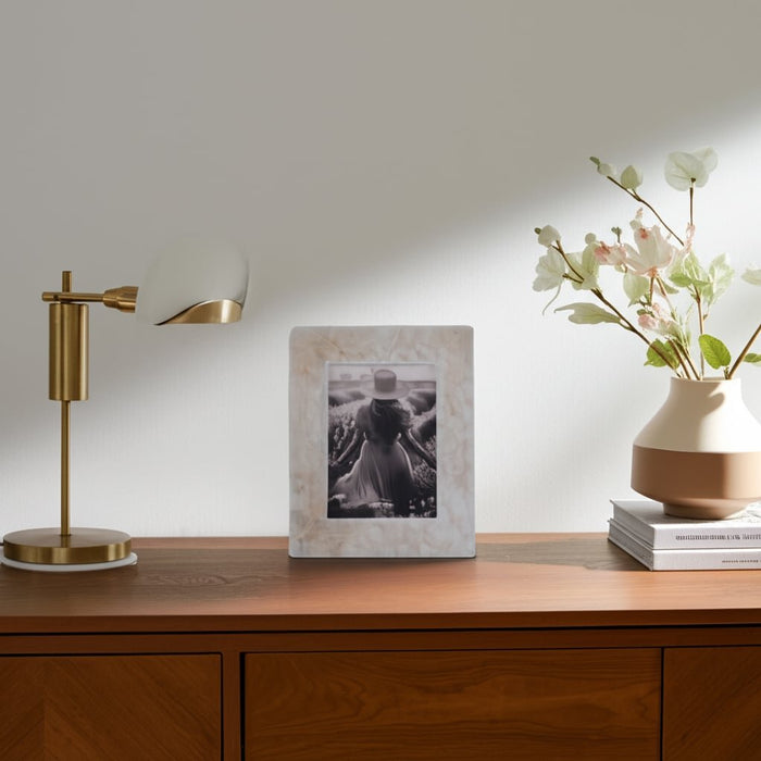 5x7-alabaster-photo-frame-white-10
