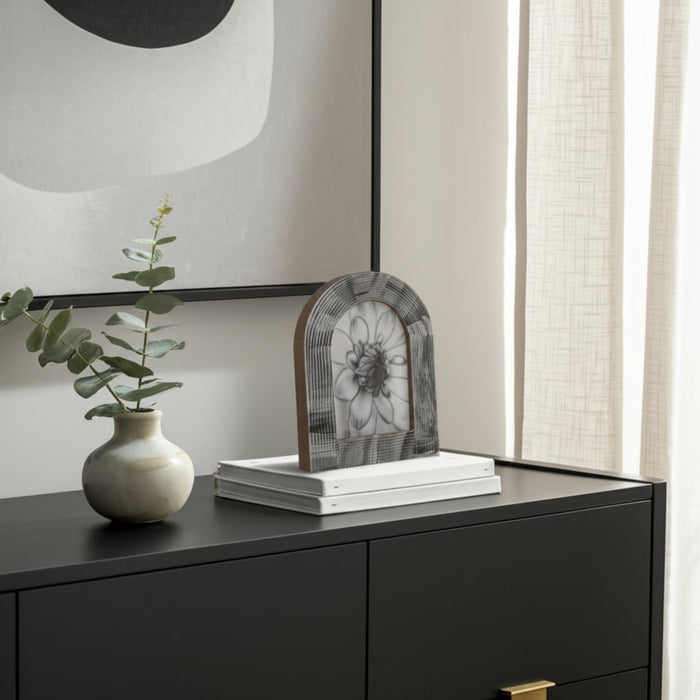 5x7-grooved-arch-photo-frame-marbled-grey-10