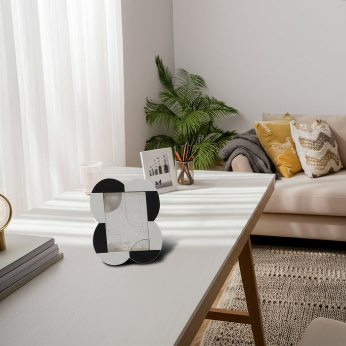 5x7-large-scallop-photo-frame-black-white-11