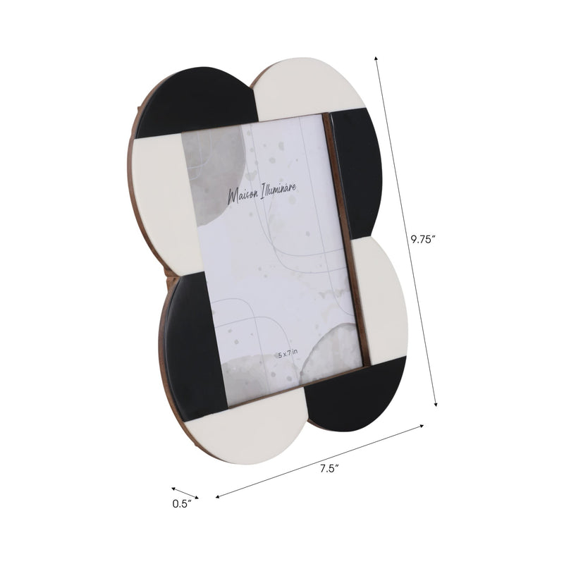 5x7-large-scallop-photo-frame-black-white-7