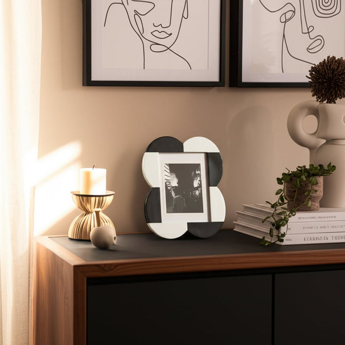 5x7-large-scallop-photo-frame-black-white-9