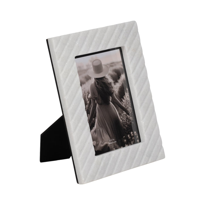 5x7-marble-ridged-photo-frame-white-2