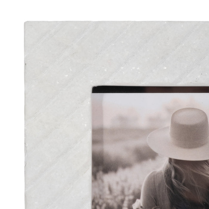 5x7-marble-ridged-photo-frame-white-4