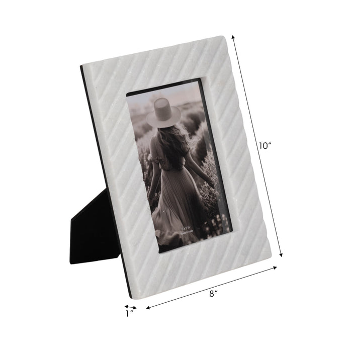 5x7-marble-ridged-photo-frame-white-6