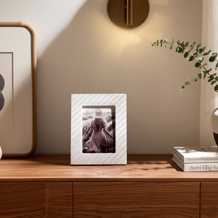 5x7-marble-ridged-photo-frame-white-8
