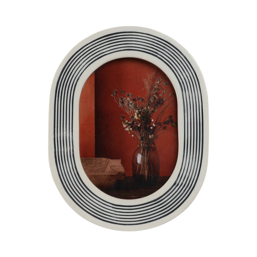 5x7-oval-etched-lines-photo-frame-white-black-1