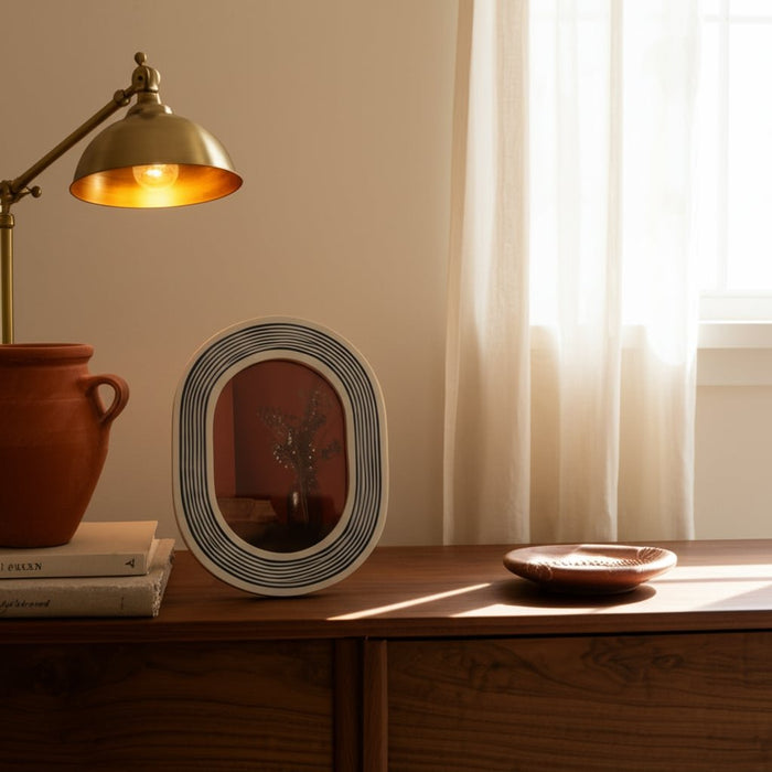 5x7-oval-etched-lines-photo-frame-white-black-9