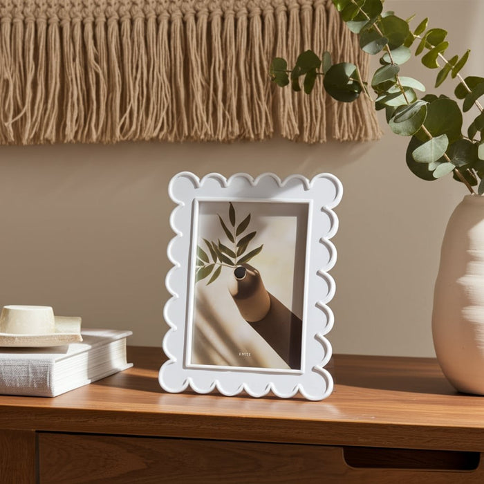 5x7-scallop-edge-photo-frame-white-10