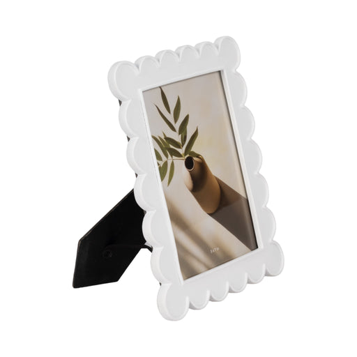 5x7-scallop-edge-photo-frame-white-2