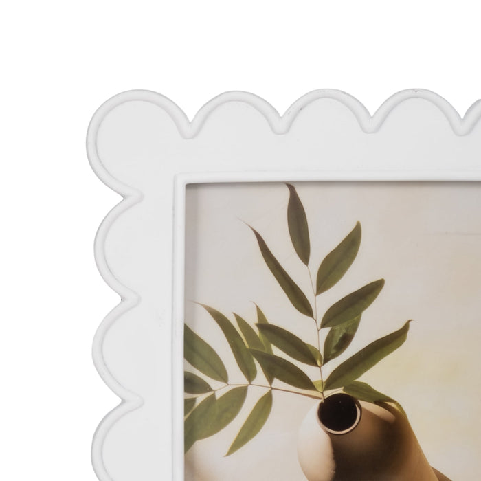 5x7-scallop-edge-photo-frame-white-4