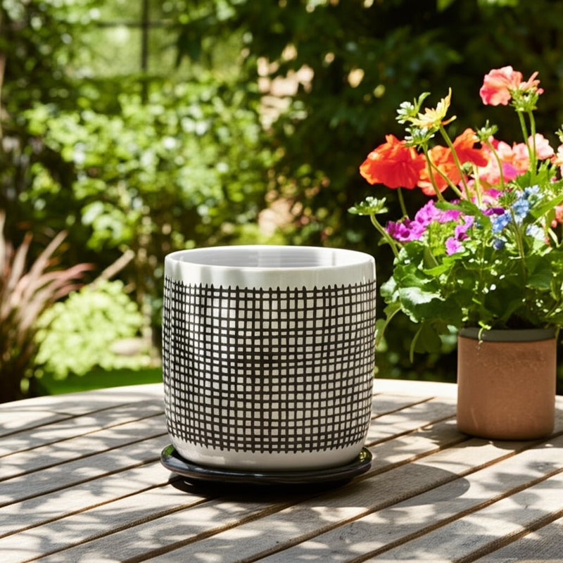 6-mesh-design-planter-w-saucer-gray-9