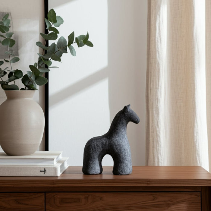 6-textured-horse-black-11