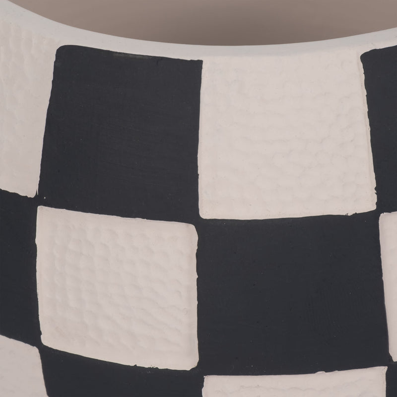 7-checkerboard-rounded-planter-black-white-4