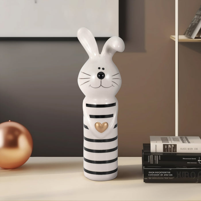 7-lines-bunny-with-gold-heart-white-black-11