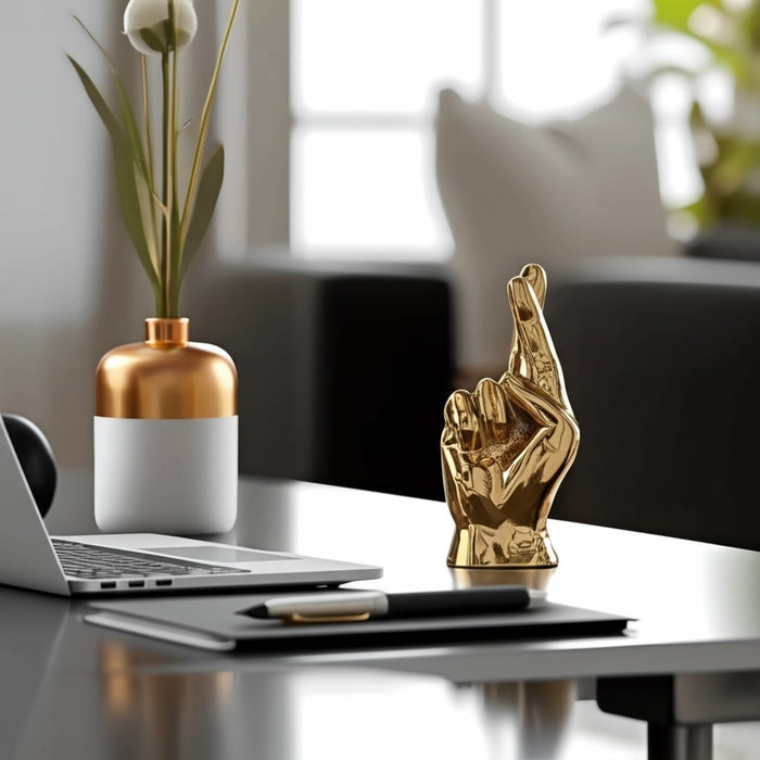 8-h-crossing-fingers-gold-4