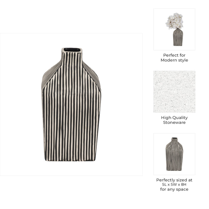 8-lines-square-vase-black-white-10