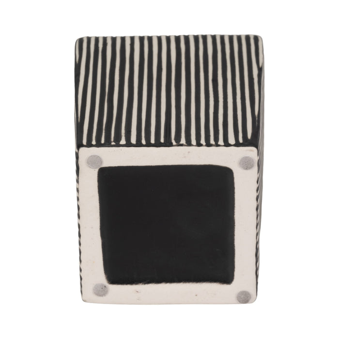 8-lines-square-vase-black-white-7