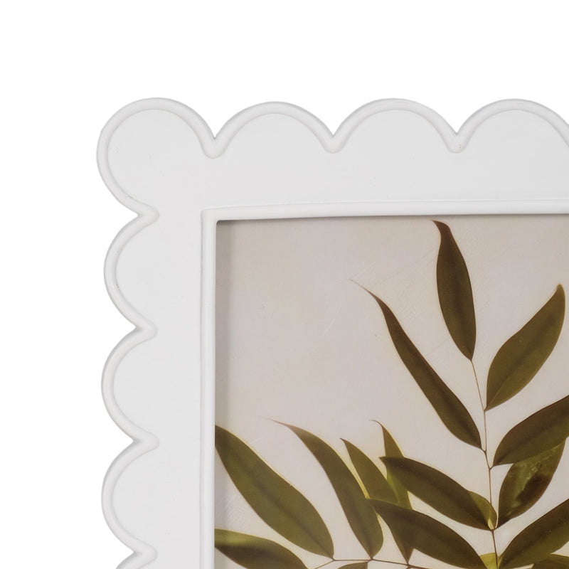 8x10-scallop-edge-photo-frame-white-4