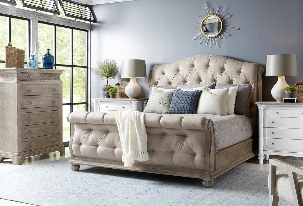 Furniture Summer Creek Shoal Queen Upholstered Sleigh Bed