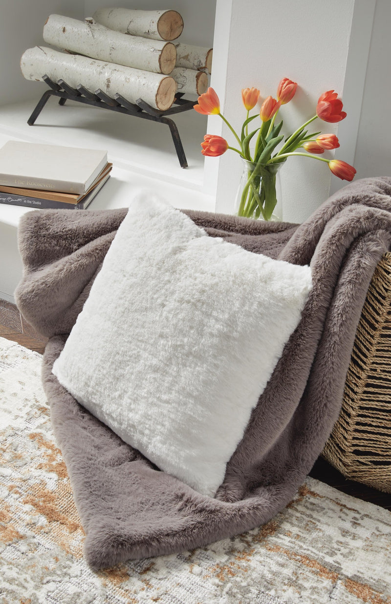 gariland-pillow-2