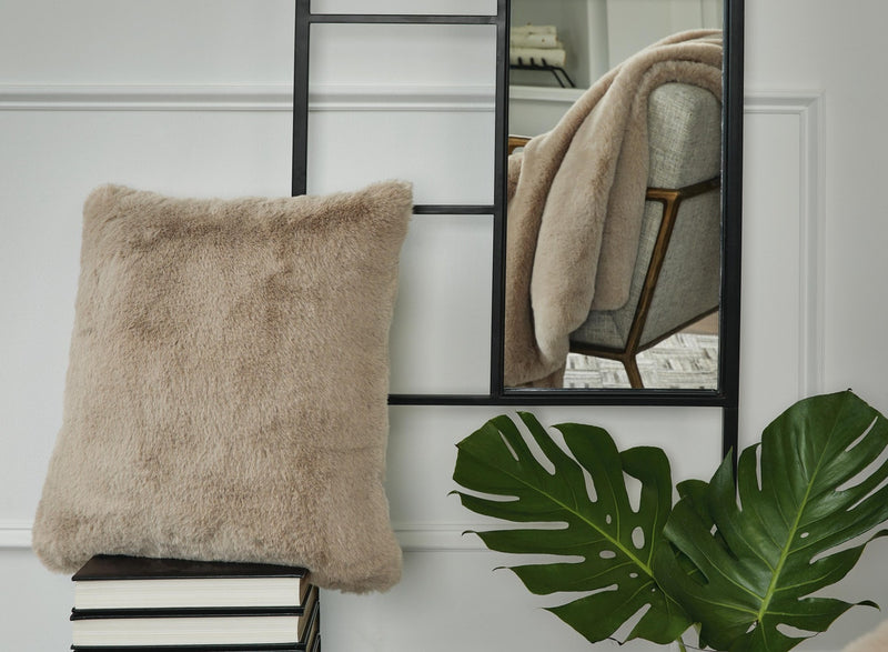gariland-pillow-2