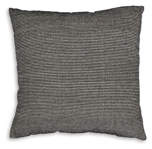 edelmont-pillow-1
