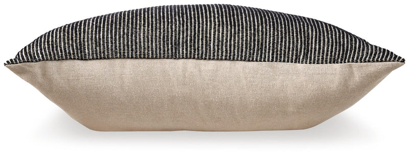 edelmont-pillow-3