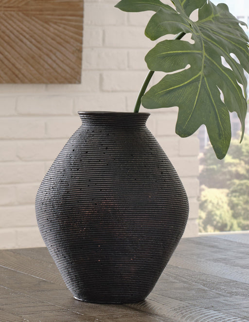 hannela-vase-2