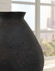 hannela-vase-3