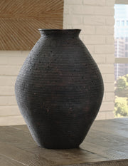 hannela-vase-2