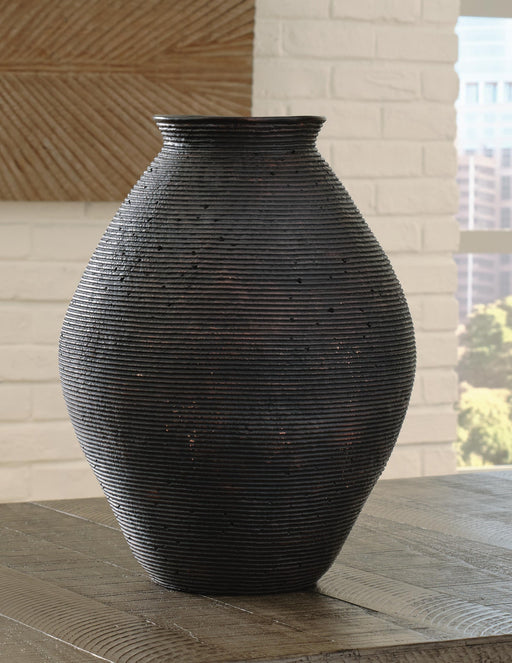 hannela-vase-2