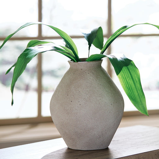hannela-vase-2