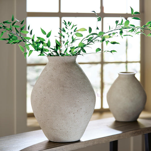 hannela-vase-2
