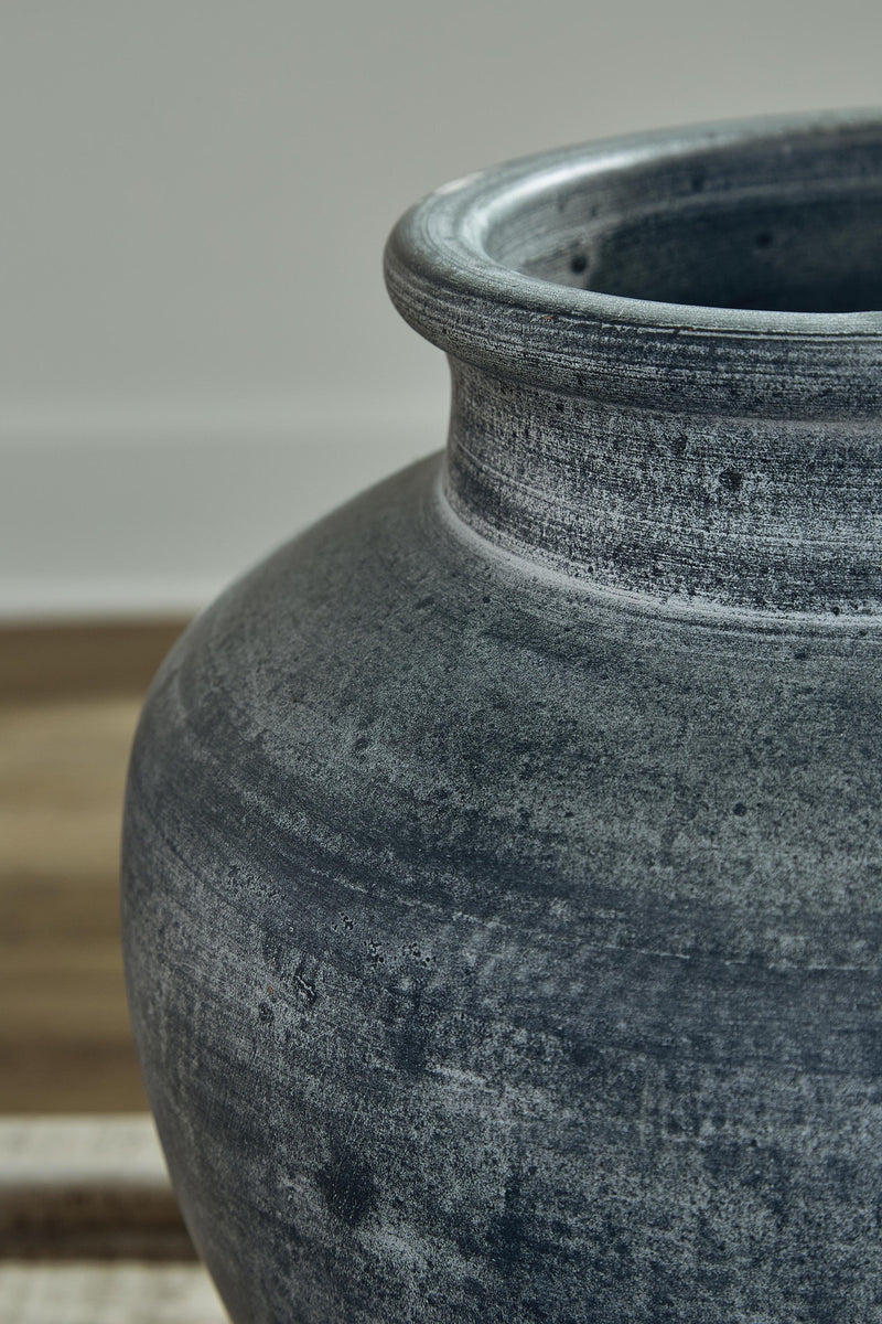 meadie-vase-3