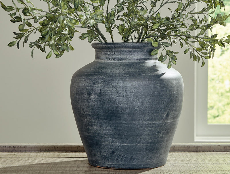 meadie-vase-2