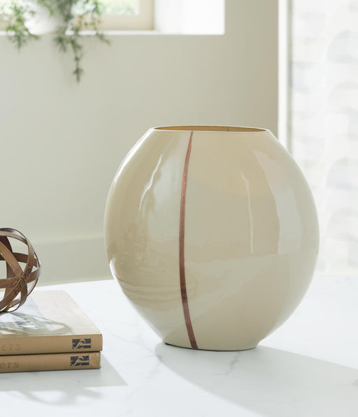 sheabourne-vase-2